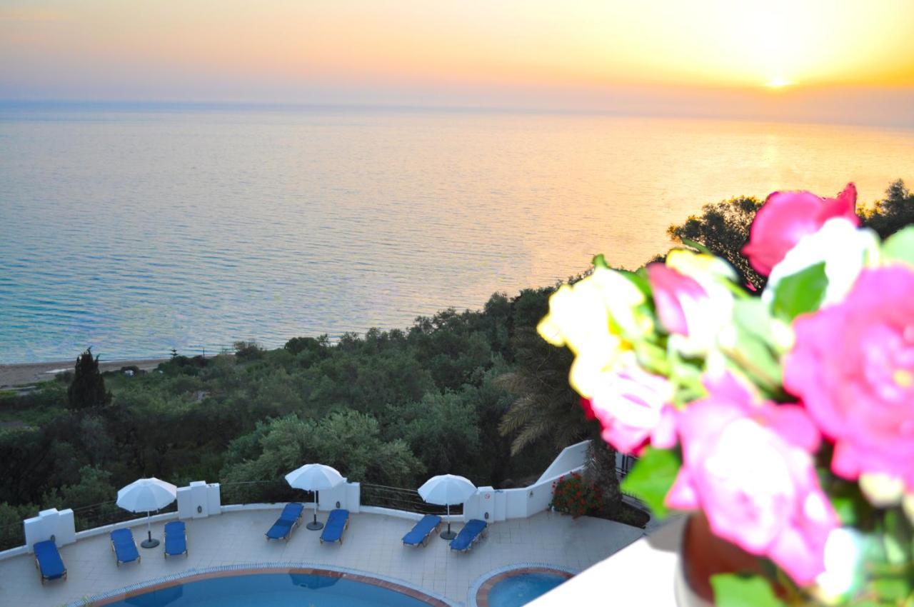 Holiday Apartments Maria With Pool - Agios Gordios Beach Kültér fotó